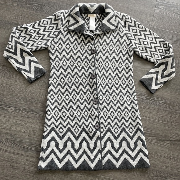 Anthropologie Sweaters - ⭐️Host Pick⭐️SzL Anthropologie Cocogio sweater jacket. Extra long two toned grey
